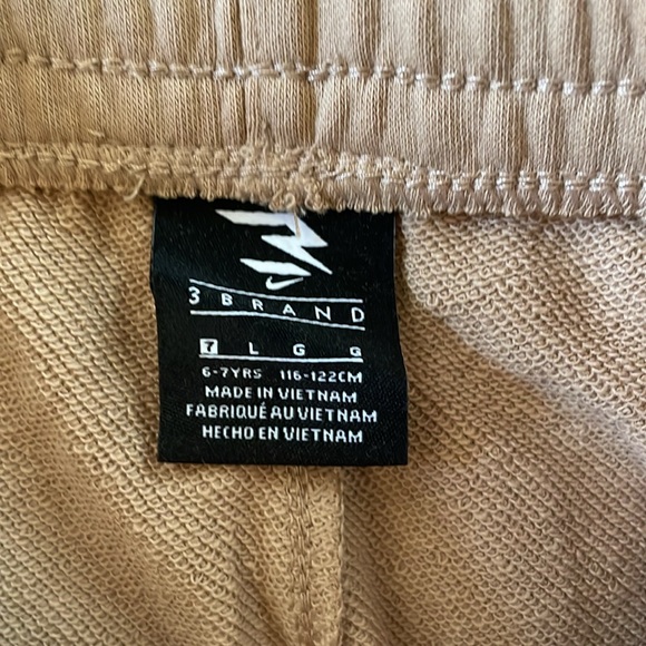 NEW! LIGHT BLUE AND TAN 2-PIECE T-SHIRT & SHORTS SET. SIZE 7. BOYS. - Picture 4 of 8